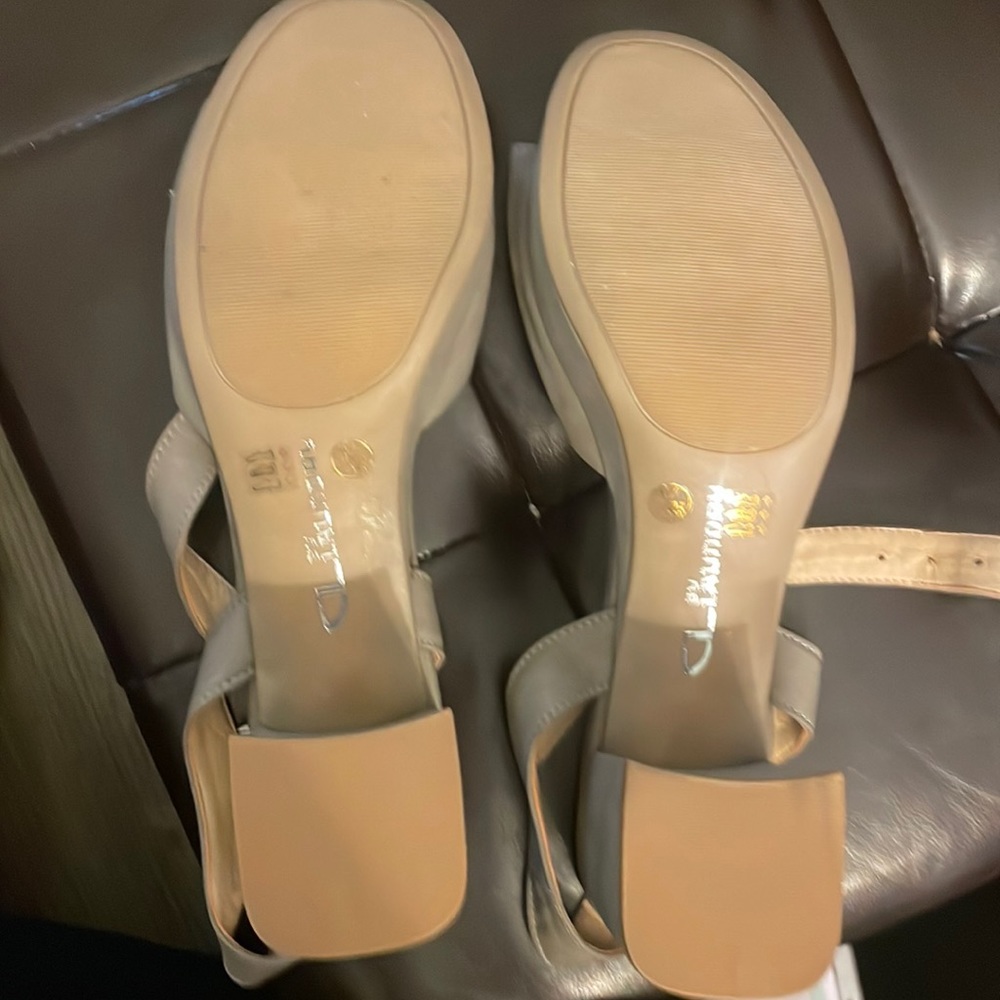 Gray fabric type of Women’s sandal.